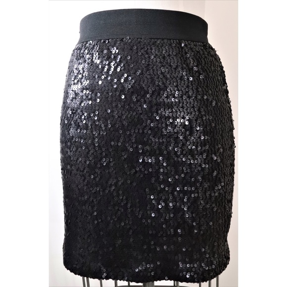 LC Lauren Conrad Dresses & Skirts - ❤️ LC Lauren Conrad black sequin mini skirt